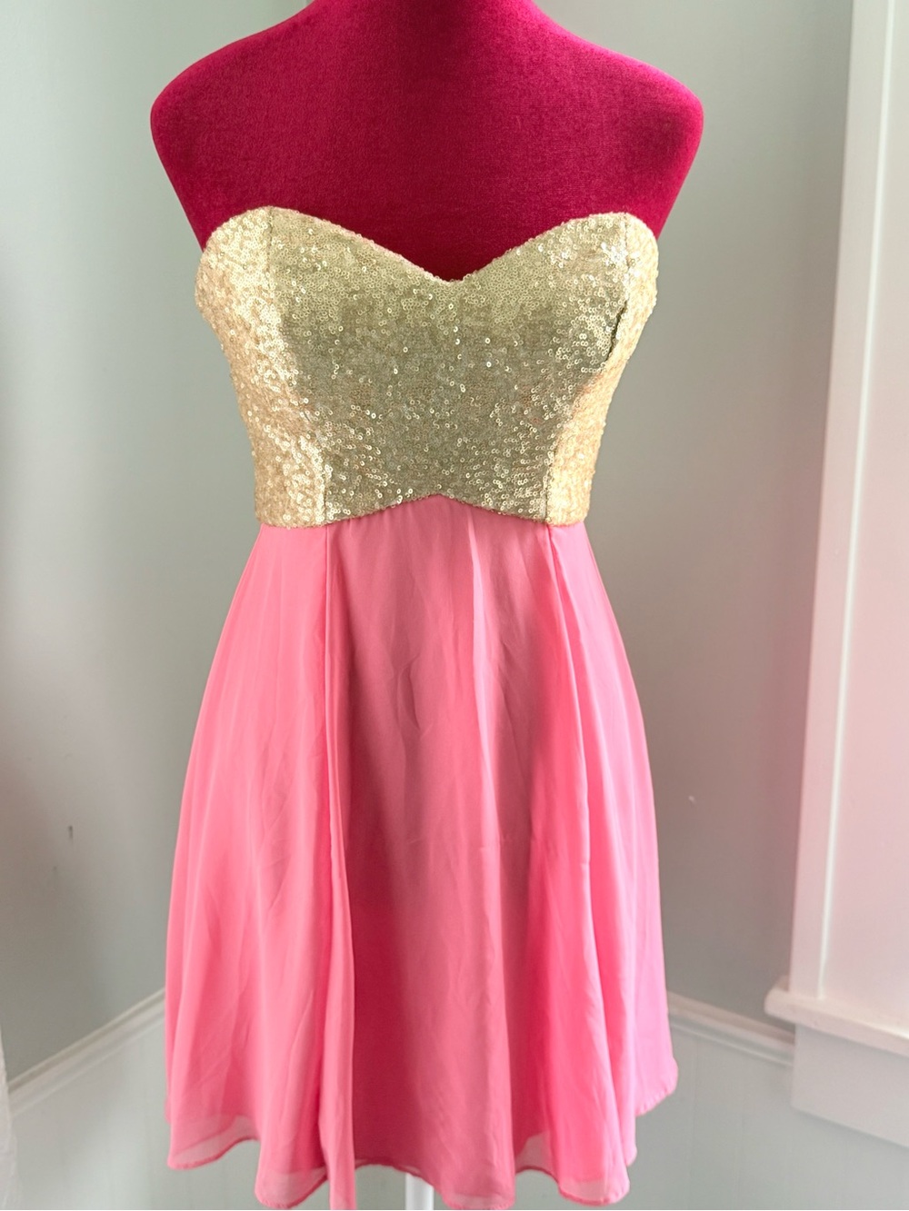 B. Darlin Women’s Strapless Gold Sequin Pink Chiffon Dress Size S 5/6